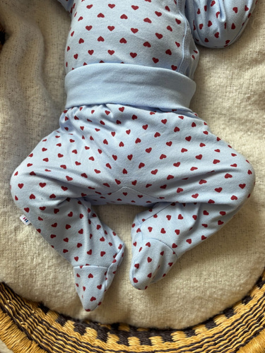 Półśpioch niemowlęcy Love Eevi niebieski w serduszka 100% bawełna