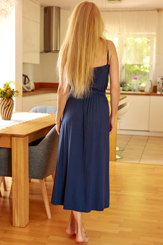 Grace Mirale – Długa sukienka z wiskozy z rozcięciem | Polska produkcja - granatowy
