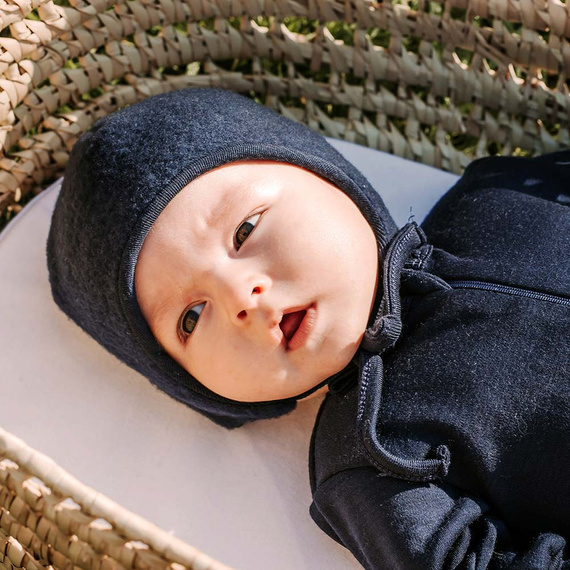 Merino Czapka wiązana niemowlęca Eevi granatowa – 100% wełna merynosów, termoregulacja