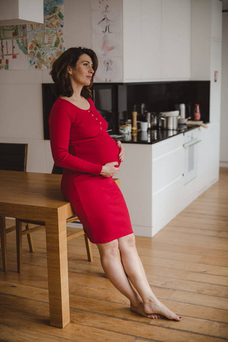 Tummy Sukienka ciążowa i do karmienia z dzianiny w prążek Milk&Love karminowy