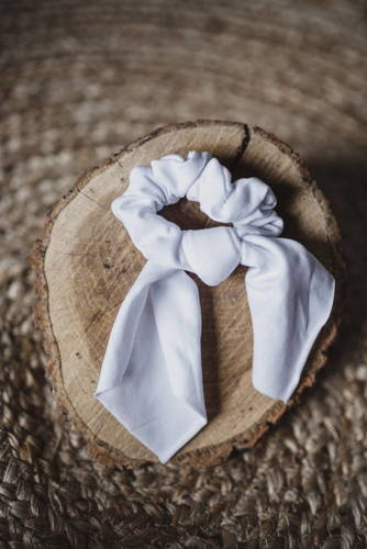 Scrunchie gumka do włosów ze wstążką Milk&Love biały