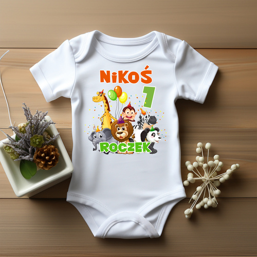 SKU A047 "Roczek urodziny z imieniem Safari" Body krótki rękaw na roczek Moocha biały