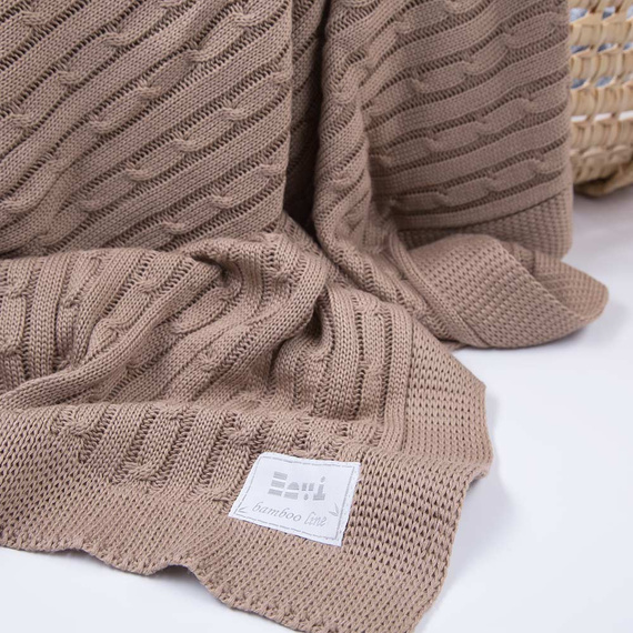 Kocyk bambusowy Eevi – beżowy wzór w warkocz, miękki i lekki