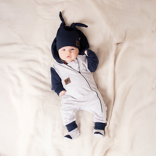 219271 Willy pajac dresowy Nicol – szaro-granatowy z kapturem i suwakiem