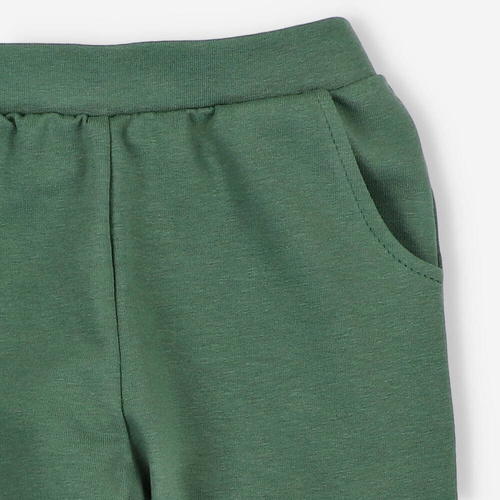 BOB-0010 Bojówki chłopięce z dzianiny dresowej By o Baby zielony