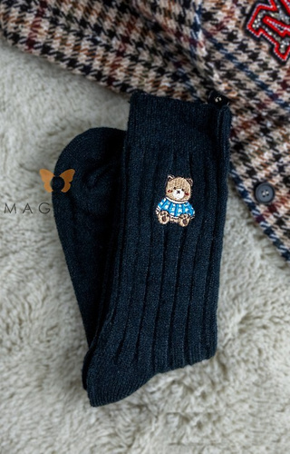 YN5041 Ciepłe skarpety damskie Magnetis czarne – prążkowane z haftem misia