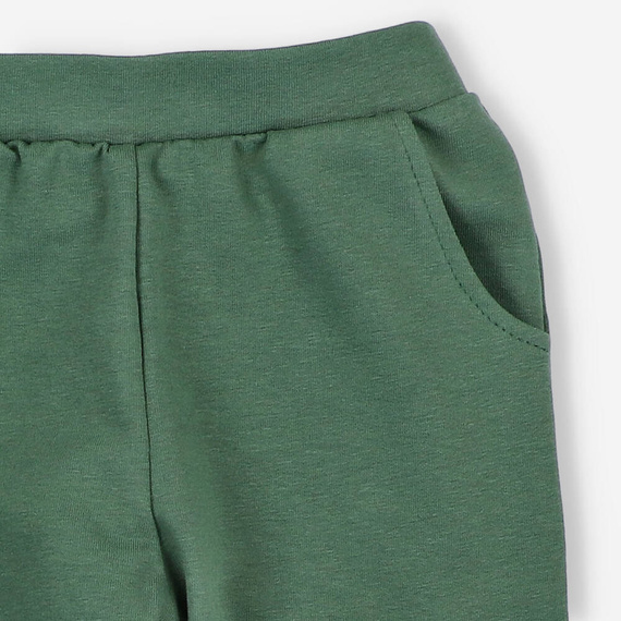 BOB-0010 Bojówki chłopięce z dzianiny dresowej By o Baby zielony