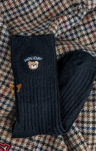 YN5035 Ciepłe skarpety damskie Magnetis czarne– prążkowane z aplikacją