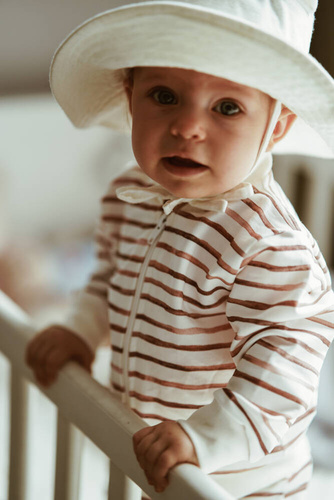 11250C "Stripes C" Dres niemowlęcy Makoma 