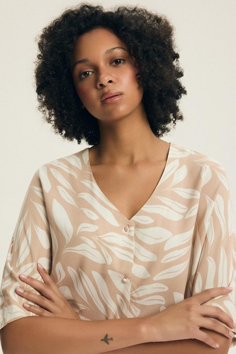 Piżama damska Henderson Dextra 43688 peach– wiskozowa, rozpinana, 3/4, roślinny print