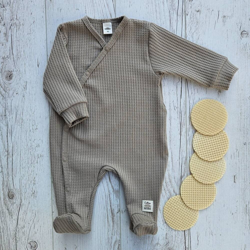 02249S "Natural Waffel" Pajacyk niemowlęcy Makoma stone