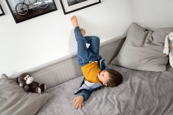 UNIQUE Spodnie dresowe z łatkami Ewa Klucze - granat 