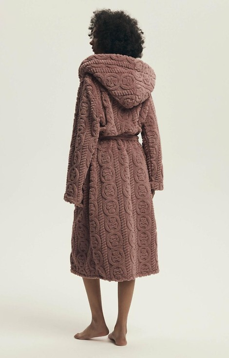 43592 Darlena Henderson dusty rose – szlafrok damski z kapturem, długi, miękki, wzorzysty