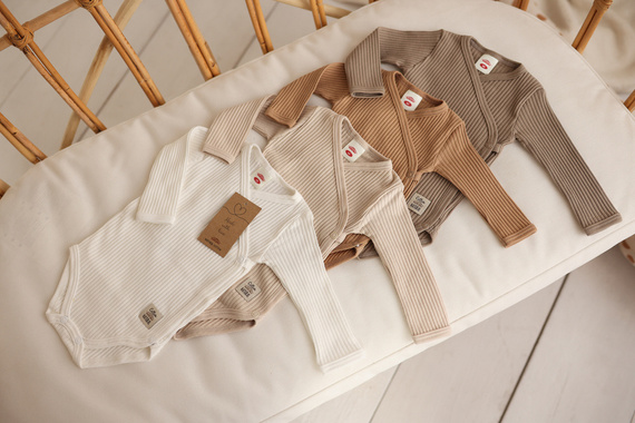 03234F "Natural Harmony" Body dzidziuś z długim rękawem Makoma fango 