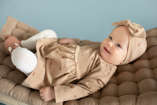 Wooden Pony Sukienka z nadrukiem Pinokio - brąz druk