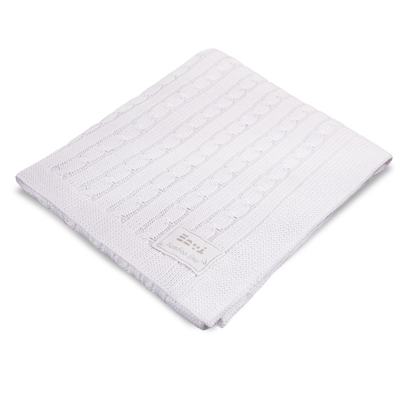 Kocyk bambusowy Eevi – biały wzór w warkocz, miękki i lekki