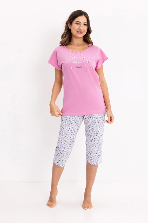 Piżama damska 735 Regina różowa – bawełniana, krótki rękaw, spodnie 3/4, ozdobny nadruk