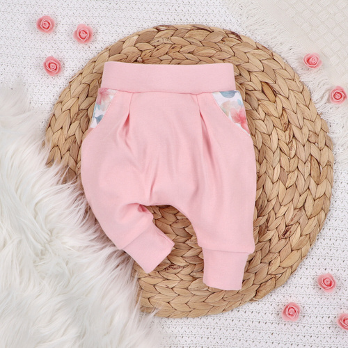 ABN-5425 Kolorowe kwiatki Spodnie z bawełny organicznej Nini różowy