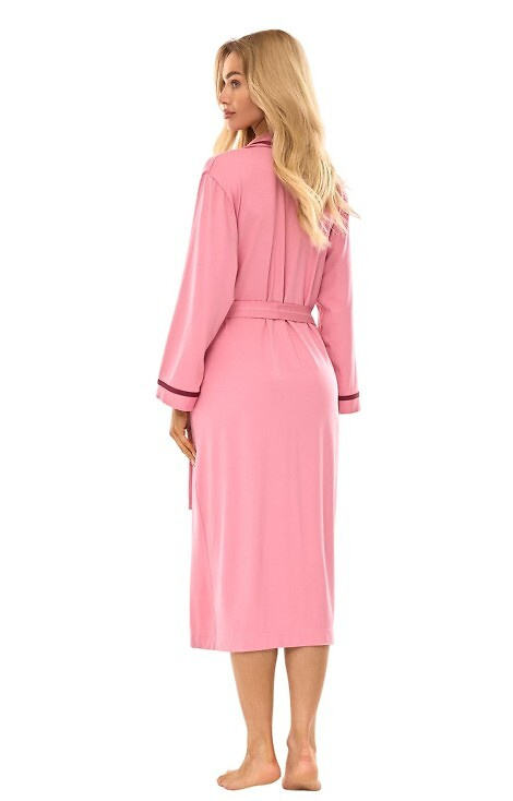 2506 Szlafrok damski długi z wiskozy L&L różowy – lekki, oddychający