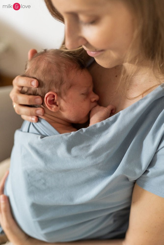 Bluzka do kangurowania milk and love dla mamy Milk&Love błękitny