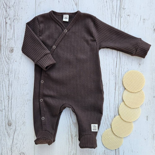 02249M "Natural Waffel" Pajacyk niemowlęcy Makoma mocha 