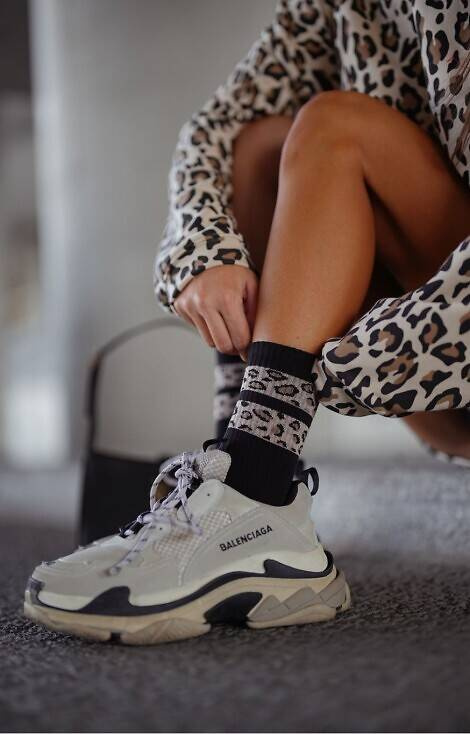 0200-127 Dwa Cętkowane Paski Skarpety damskie Milena - czarny