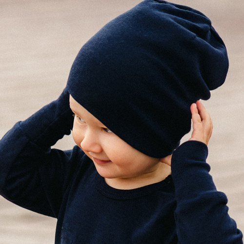 Czapka niemowlęca z wełny merino Eevi – granatowa, miękka i oddychająca