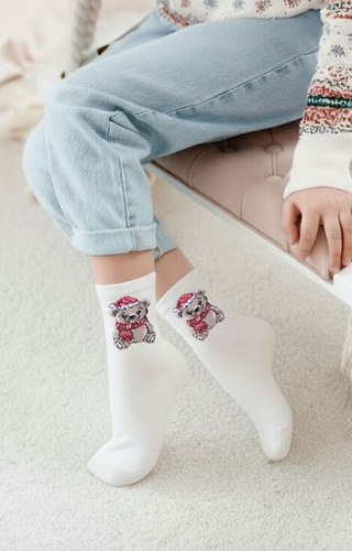 1306-009 Skarpetki dziewczęce świąteczne Milena ecru– bawełna, wzór z misiem