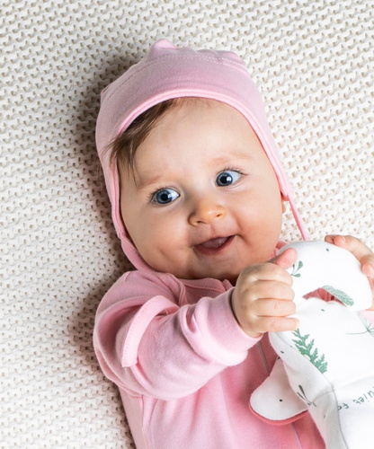 006 A 04 Czapeczka niemowlęca wiązana "Basic" Nicol - różowy