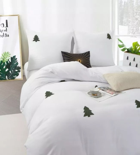 Cuty Christmas Pościel świąteczna z mikrofibry Spod Igły i Nitki – biała z aplikacjami 3D zielona choinki, zapięcie na suwak