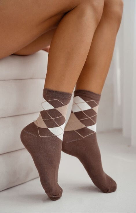 0200-177 Romby Skarpety damskie Milena brązowe – bawełna, kolorowe romby