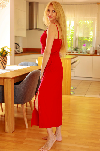 Grace Mirale – Długa sukienka z wiskozy z rozcięciem | Polska produkcja - czerwony