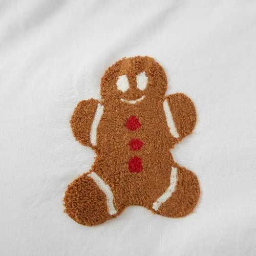 Cuty Gingerbread Pościel świąteczna z mikrofibry Spod Igły i Nitki – biała z aplikacjami 3D pierniczków, zapięcie na suwak