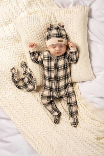 163626 Czapeczka niemowlęca "Magia Świąt" Nicol - kratka: czarny, beżowy