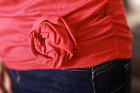 Lily Bluzka damska Mirale z wiskozy – krótki rękaw, ozdobna róża - czerwony