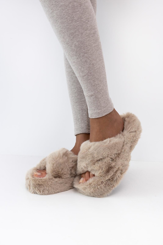 Kapcie Tori Sensis beżowe – miękkie, puchate z gumową podeszwą