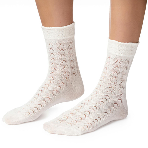Steven art.205 – ażurowe skarpetki damskie bawełniane ecru 002