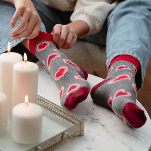 Art.136 Skarpety damskie Walentynkowe Steven - 125 szary