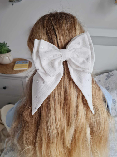 KMB16 Muślinowa kokarda do włosów z automatyczną klamrą Marija - biały