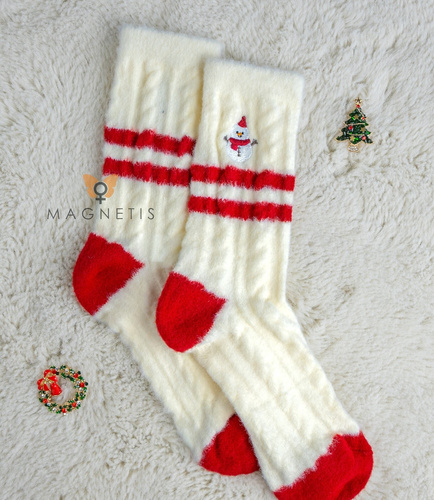 Skarpety damskie Magnetis YN5034 – bawełniane, świąteczne z ozdobnym haftem
