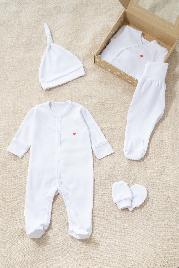 Czerwone Serduszko wyprawka niemowlęca 5 częściowa Martex