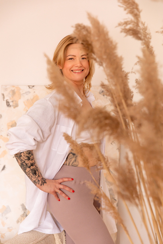 3431B Długa koszula muślinowa Marija – oversize, 100% bawełna, idealna dla kobiet w ciąży i mam - biały