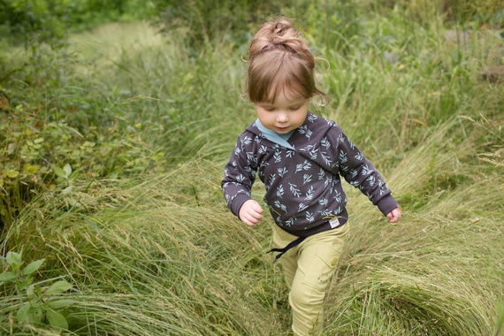 Bluza z kapturem "Stay Green" Pinokio - grafit druk