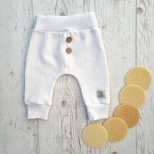 10249W "Natural Waffel" Spodnie niemowlęce dresowe Makoma white