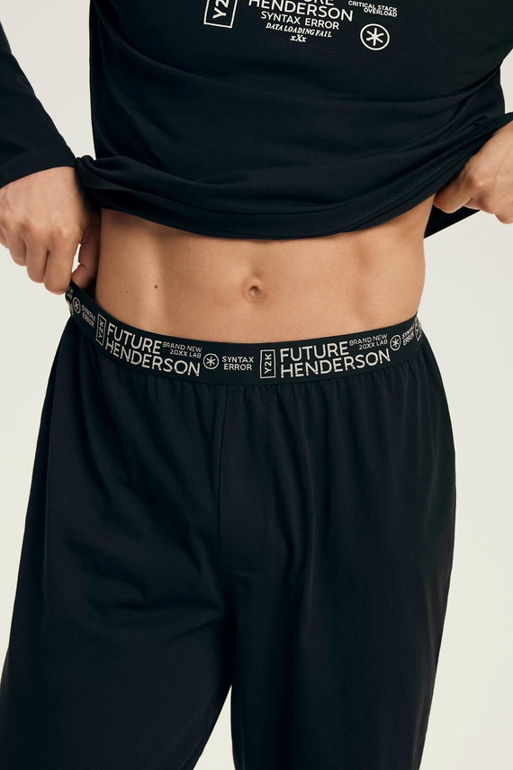 Piżama męska Henderson Core 43469 Loger czarna– bawełna, długi rękaw, eleganckie opakowanie
