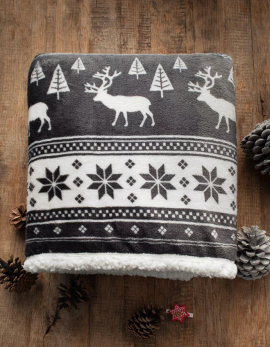 Koc świąteczny SACO popielaty – miękki i ciepły z reniferami i choinkami w ozdobnym worku