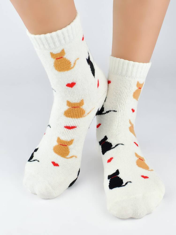 SF010 Skarpety damskie Frotte Noviti ecru