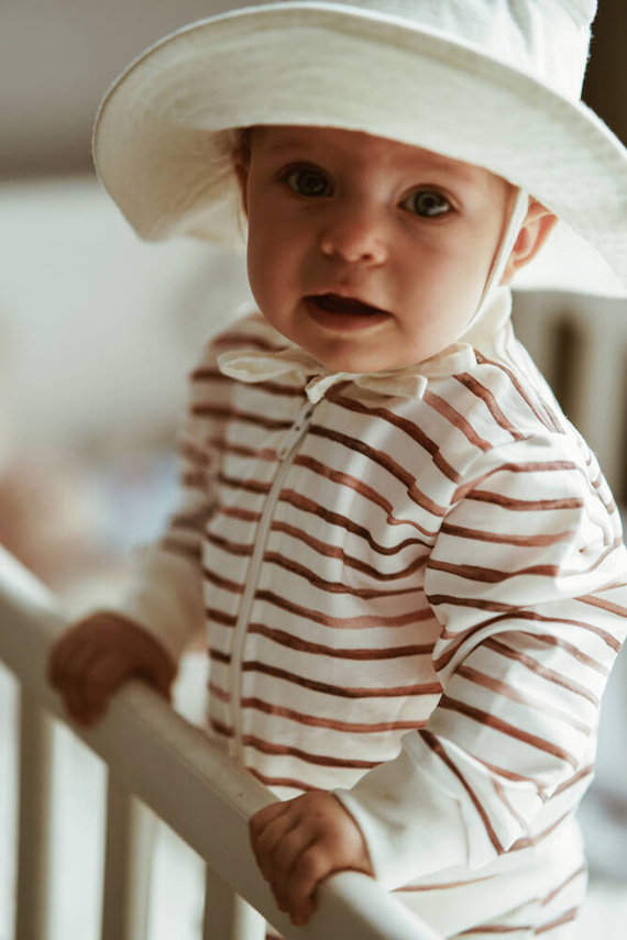 11250C "Stripes C" Dres niemowlęcy Makoma 