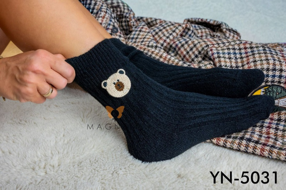  YN5031 Buźka miś Ciepłe skarpety damskie Magnetis czarny– prążkowane z haftem 