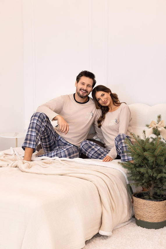 Piżama damska Regina 743  beżowa– bawełniana, dł. rękaw, nadruk, spodnie w kratę